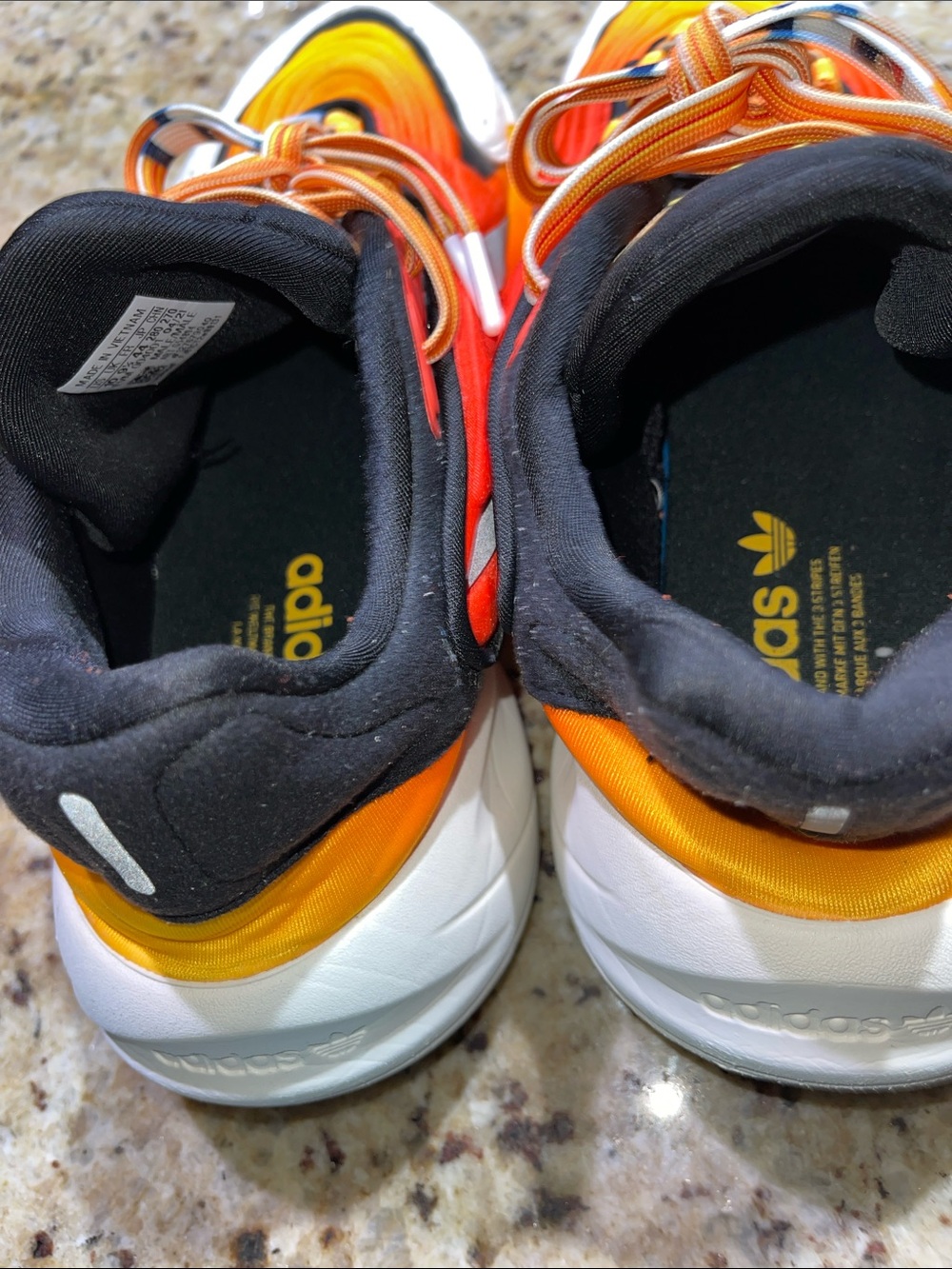 Adidas Ozelia Fiery Men’s Gradient Orange Flame Runner Shoes - Picture 9 of 10